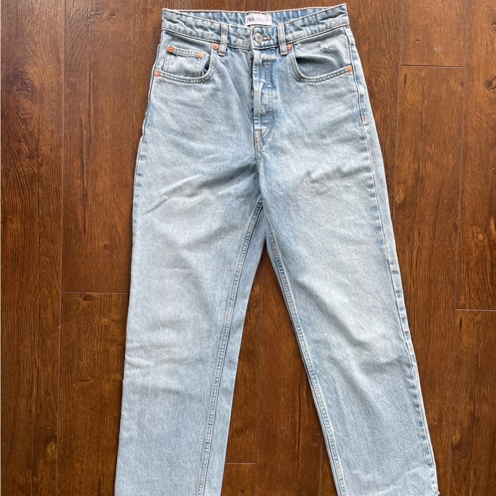 Zara Straight Leg Slight Distressed Raw Hem Denim Jeans. Size 4/Small